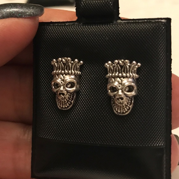 NEW Sterling silver skull in crown post earrings - Picture 2 of 4